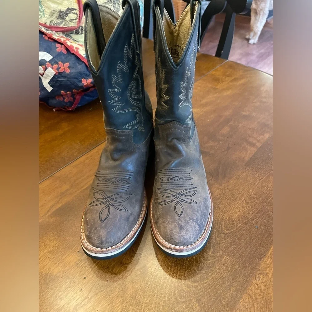 Justin Boots there some